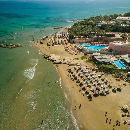 Manos Beachside Apartments Agia Marina  Exterior photo