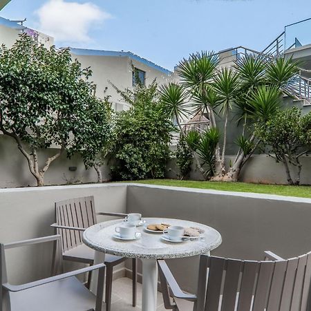 Manos Beachside Apartments Agia Marina  Exterior photo