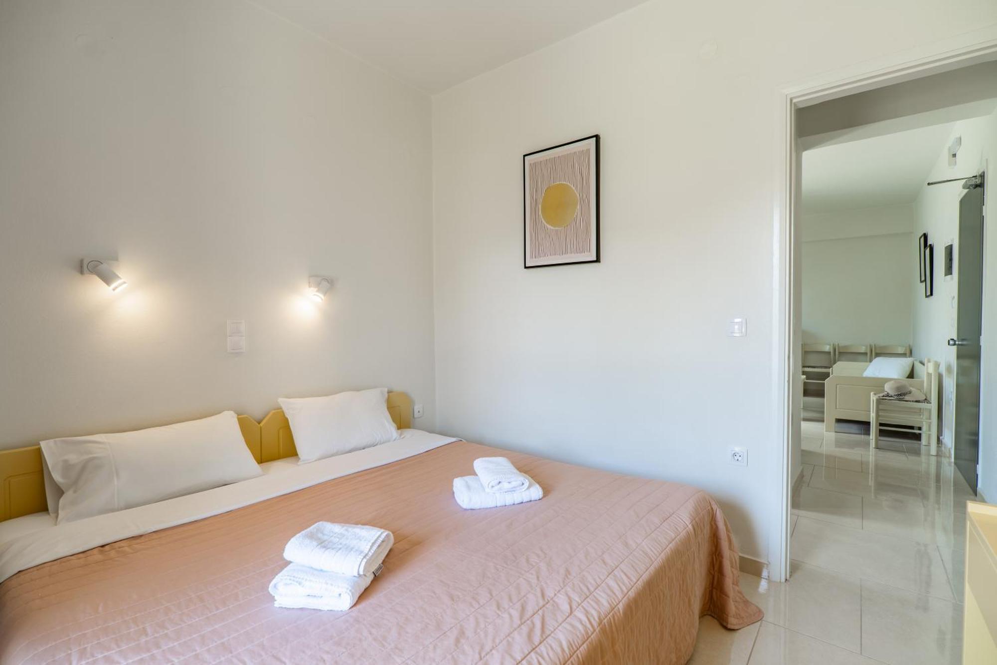 Manos Beachside Apartments Agia Marina  Room photo
