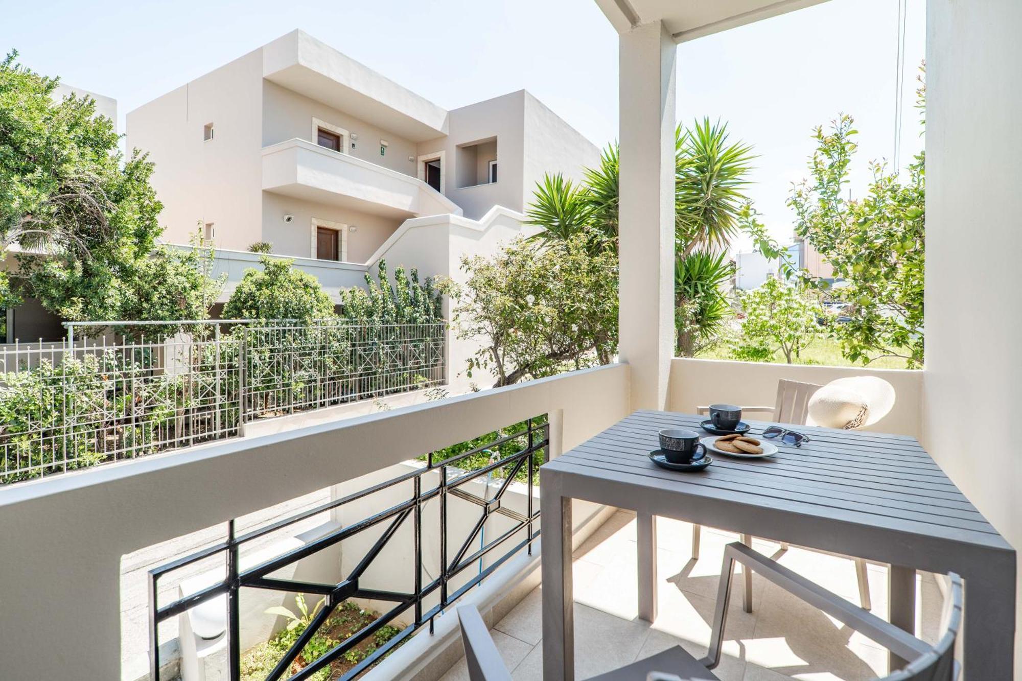 Manos Beachside Apartments Agia Marina  Room photo