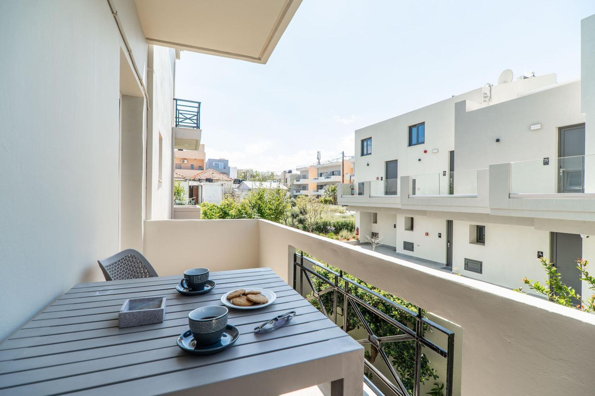 Manos Beachside Apartments Agia Marina  Exterior photo